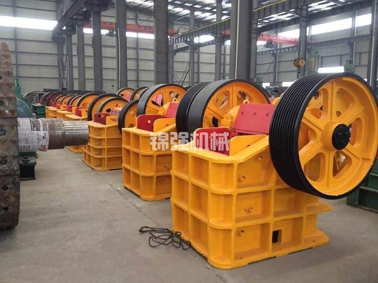 鐵礦石破碎機(jī)的原理特點(diǎn)及產(chǎn)品分類介紹(圖1) 鐵礦石破碎機(jī)的原理特點(diǎn)及產(chǎn)品分類介紹(圖1)